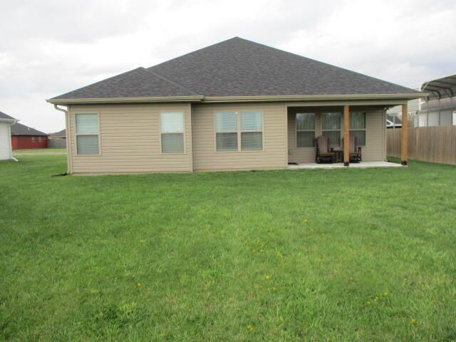 504 ADDIE LN, Centralia, MO 65240