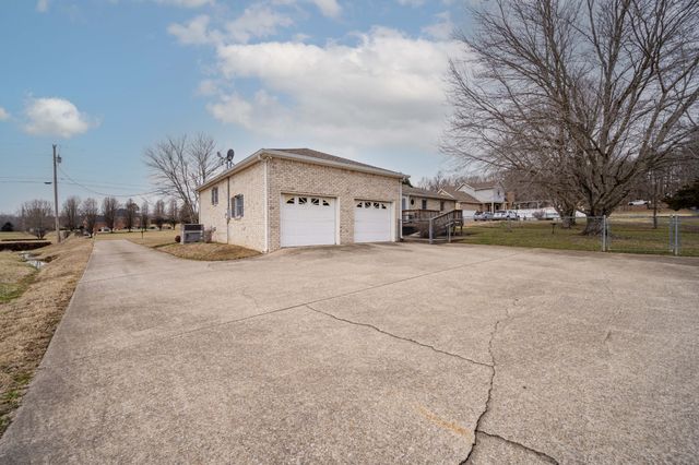 205 Meadowlark Ct, Dickson, TN 37055