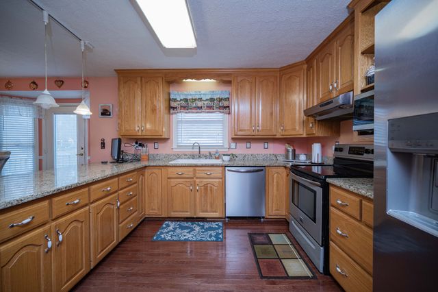 205 Meadowlark Ct, Dickson, TN 37055