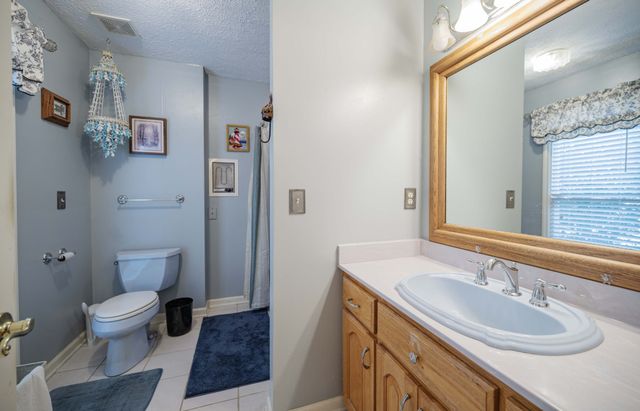 205 Meadowlark Ct, Dickson, TN 37055