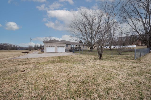 205 Meadowlark Ct, Dickson, TN 37055