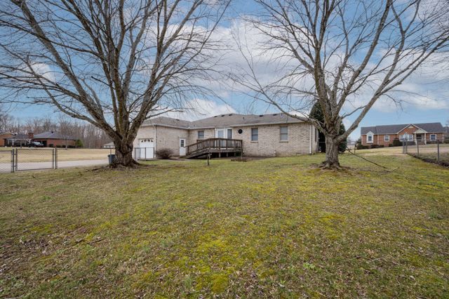 205 Meadowlark Ct, Dickson, TN 37055