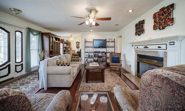 205 Meadowlark Ct, Dickson, TN 37055