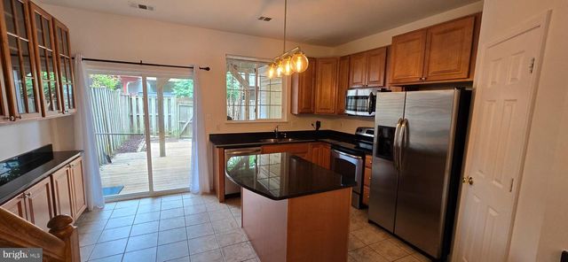 2436 OLD FARMHOUSE CT, Herndon, VA 20171