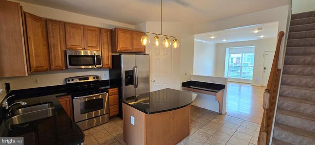 2436 OLD FARMHOUSE CT, Herndon, VA 20171
