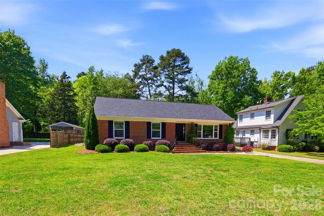 7735 Surreywood Place, Charlotte, NC 28270