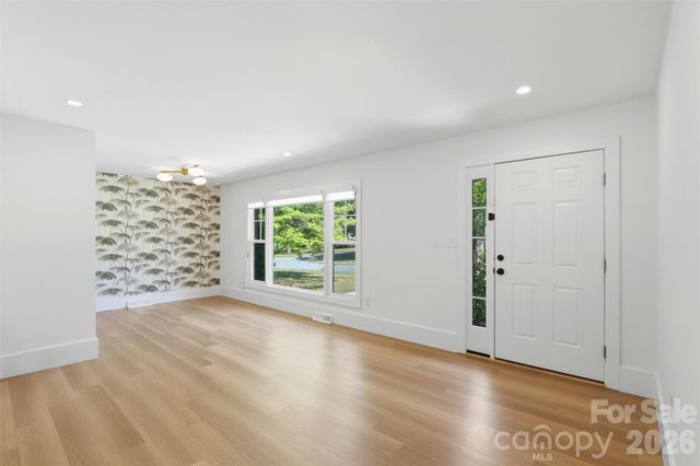 7735 Surreywood Place, Charlotte, NC 28270