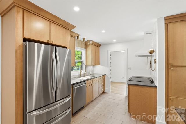 7735 Surreywood Place, Charlotte, NC 28270