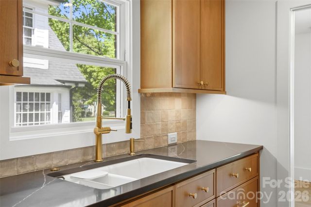 7735 Surreywood Place, Charlotte, NC 28270