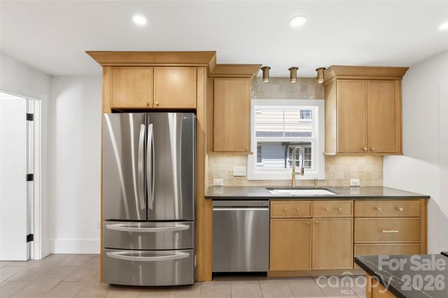 7735 Surreywood Place, Charlotte, NC 28270