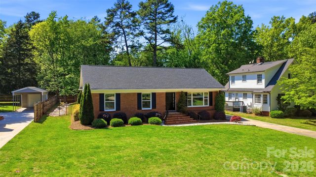 7735 Surreywood Place, Charlotte, NC 28270