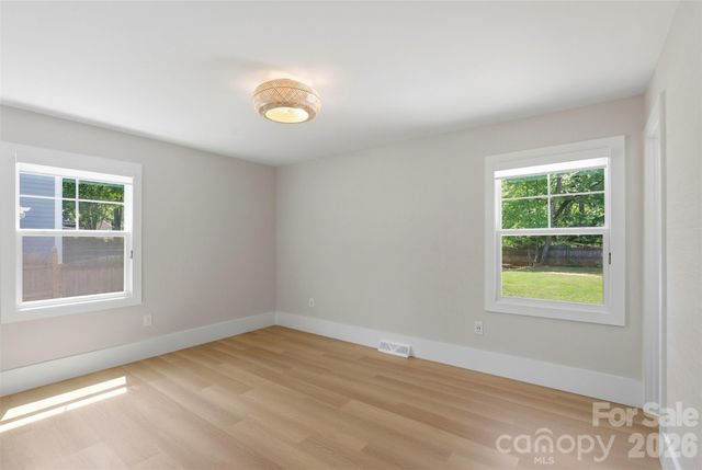 7735 Surreywood Place, Charlotte, NC 28270