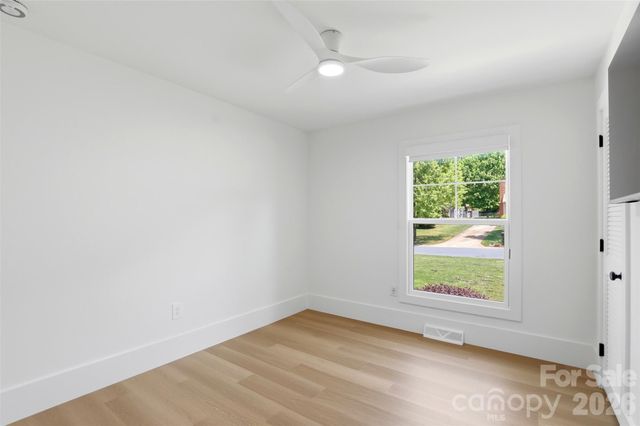 7735 Surreywood Place, Charlotte, NC 28270