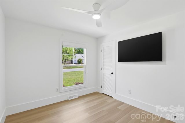 7735 Surreywood Place, Charlotte, NC 28270