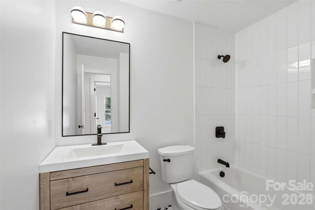 7735 Surreywood Place, Charlotte, NC 28270