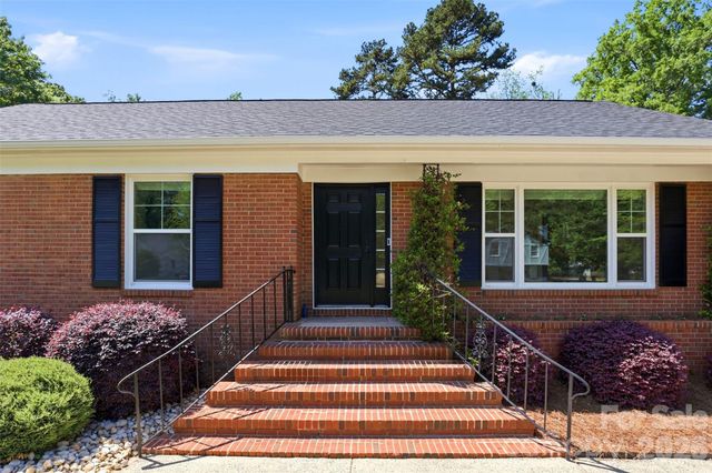 7735 Surreywood Place, Charlotte, NC 28270