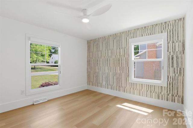 7735 Surreywood Place, Charlotte, NC 28270