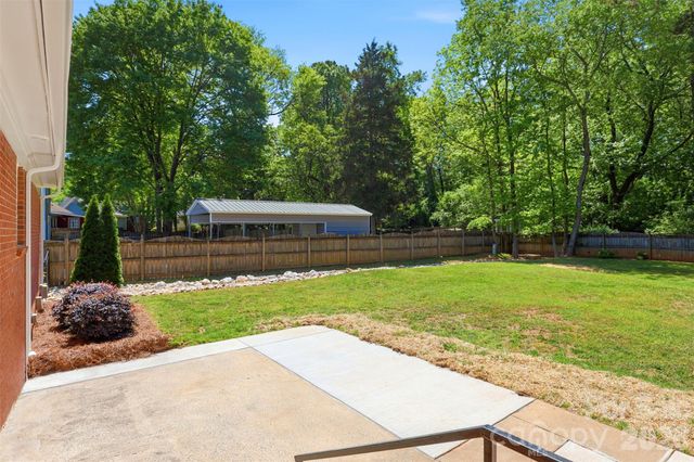 7735 Surreywood Place, Charlotte, NC 28270