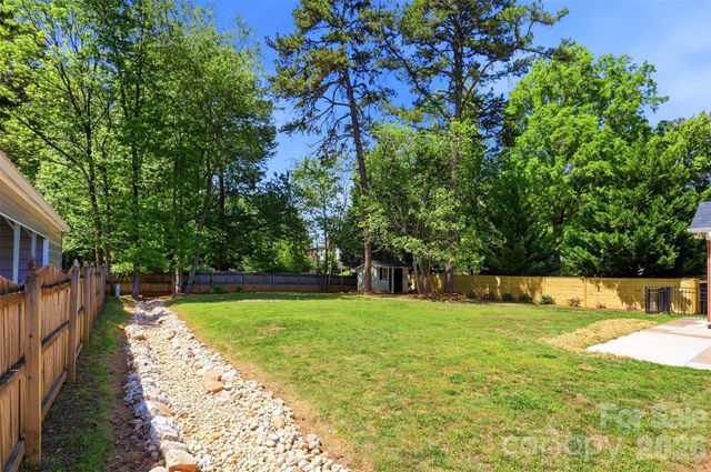 7735 Surreywood Place, Charlotte, NC 28270