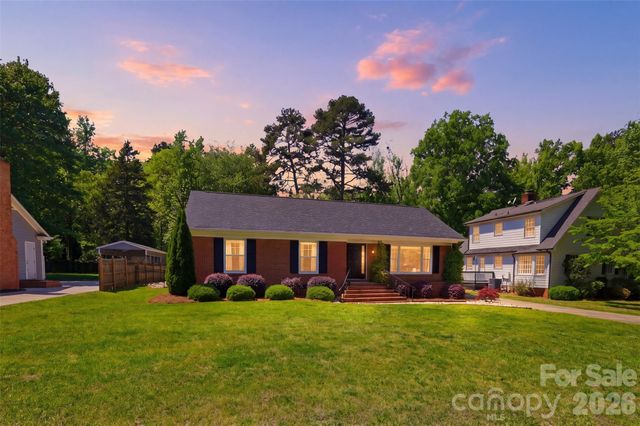 7735 Surreywood Place, Charlotte, NC 28270