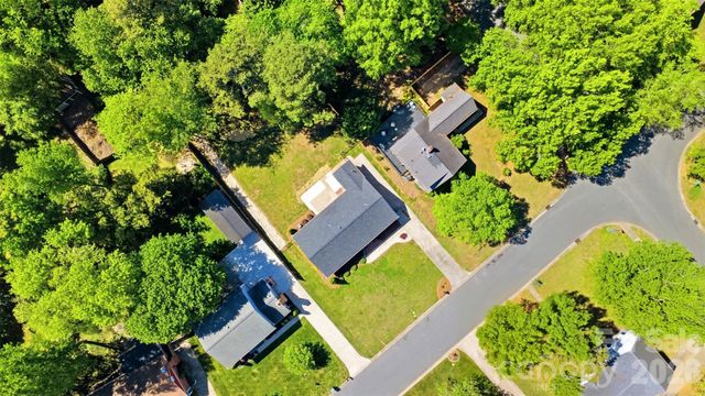 7735 Surreywood Place, Charlotte, NC 28270