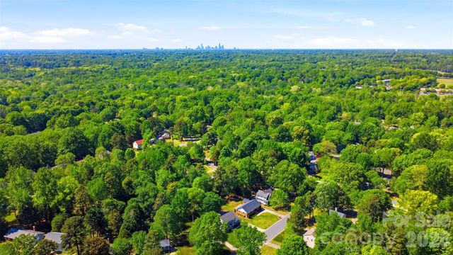 7735 Surreywood Place, Charlotte, NC 28270