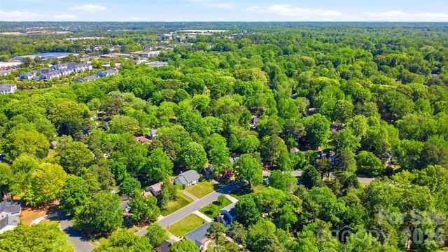 7735 Surreywood Place, Charlotte, NC 28270