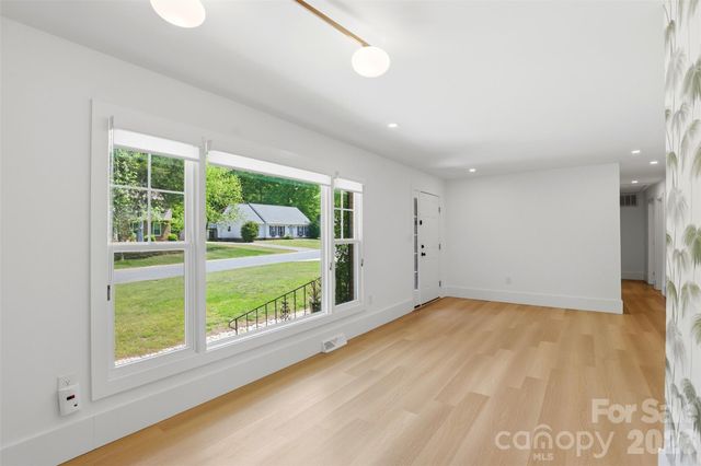 7735 Surreywood Place, Charlotte, NC 28270