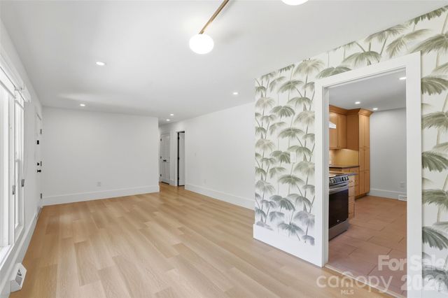 7735 Surreywood Place, Charlotte, NC 28270