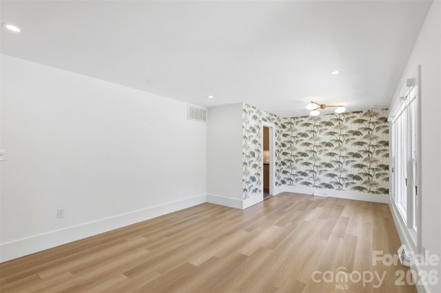 7735 Surreywood Place, Charlotte, NC 28270