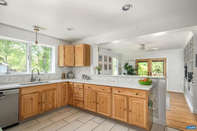 2720 JEFFERSON PARK AVE, Charlottesville, VA 22903
