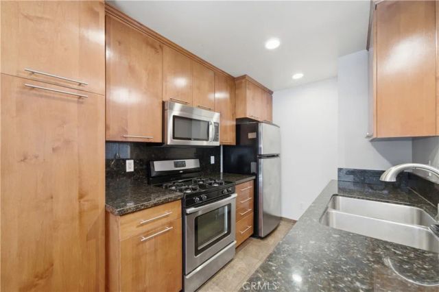 1554 N Hobart 2, Los Angeles, CA 90027