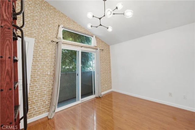 1554 N Hobart 2, Los Angeles, CA 90027