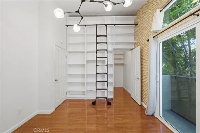 1554 N Hobart 2, Los Angeles, CA 90027