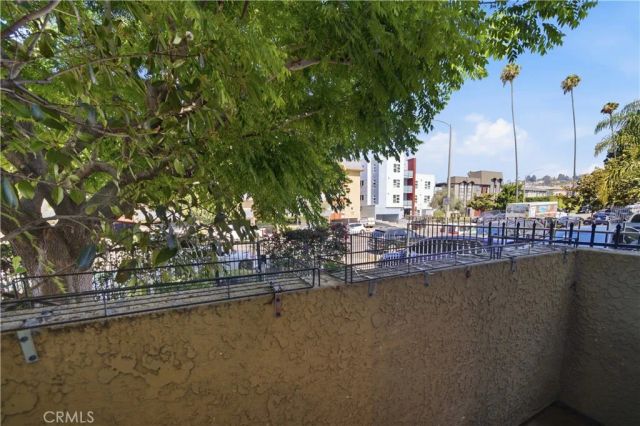 1554 N Hobart 2, Los Angeles, CA 90027