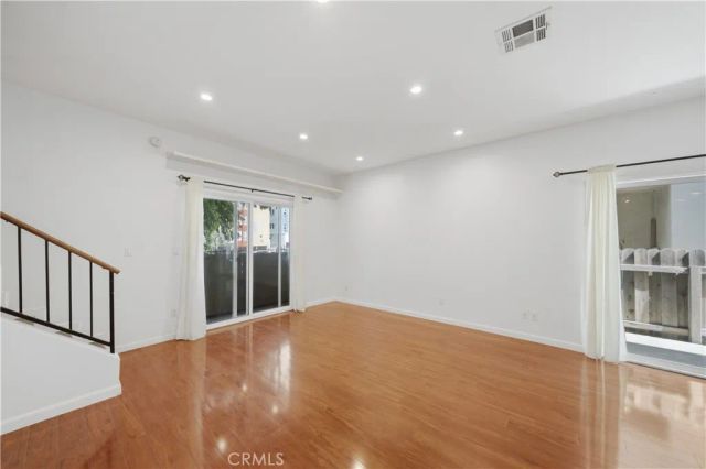 1554 N Hobart 2, Los Angeles, CA 90027