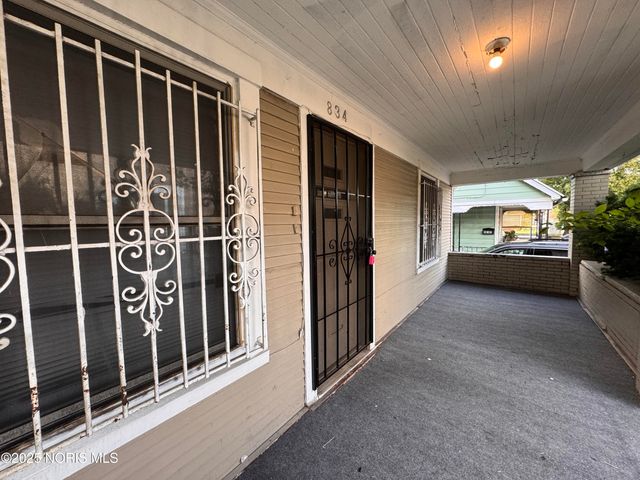 834 N Detroit Avenue, Toledo, OH 43607