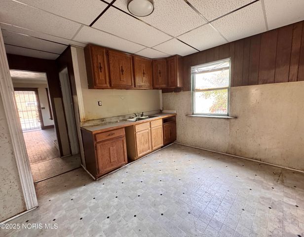 834 N Detroit Avenue, Toledo, OH 43607