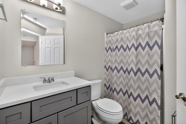 207 NW Seasons Drive, Ankeny, IA 50023