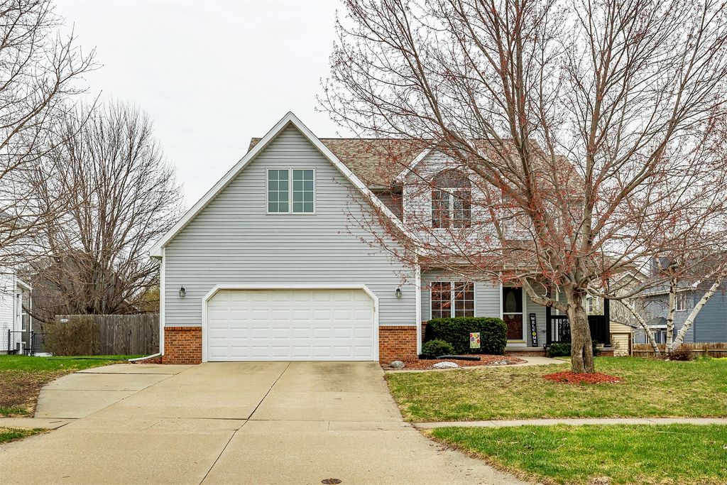 207 NW Seasons Drive, Ankeny, IA 50023