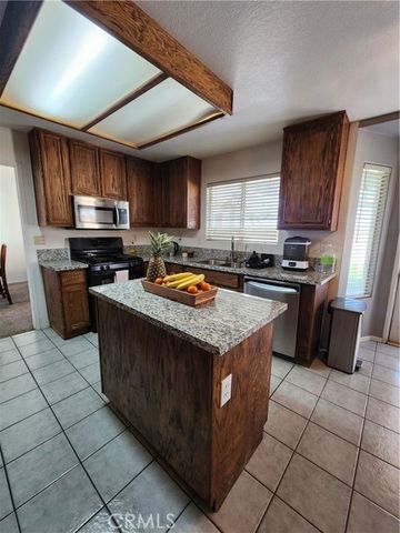 17068 Jurassic, Victorville, CA 92394