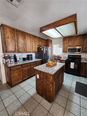 17068 Jurassic, Victorville, CA 92394