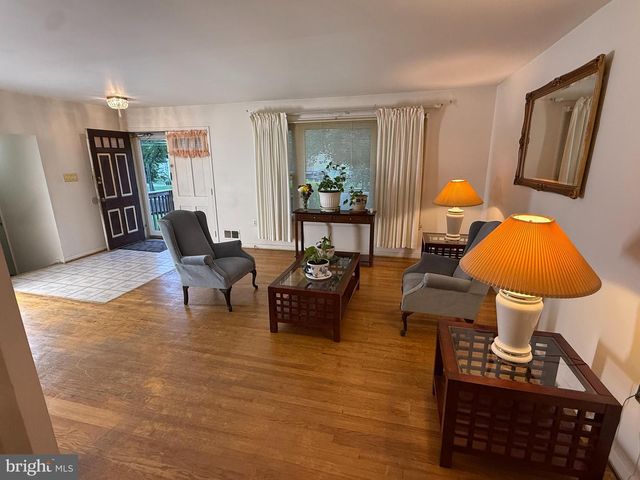1411 FERNHILL CT, District Heights, MD 20747