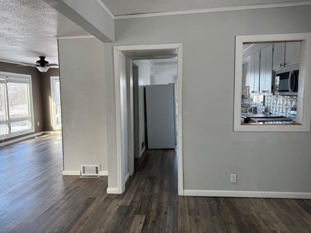 209 8th Ave SE, Minot, ND 58701