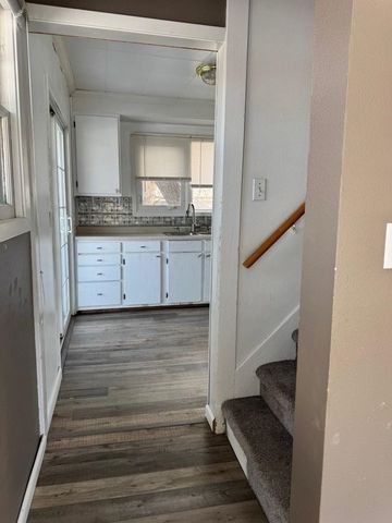 209 8th Ave SE, Minot, ND 58701