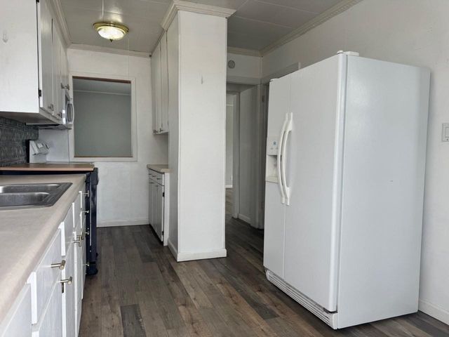 209 8th Ave SE, Minot, ND 58701