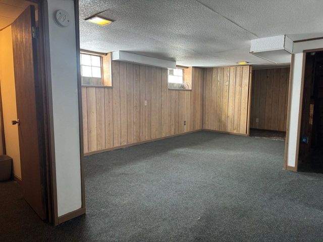 209 8th Ave SE, Minot, ND 58701