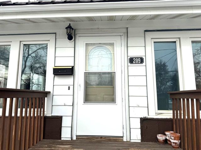 209 8th Ave SE, Minot, ND 58701