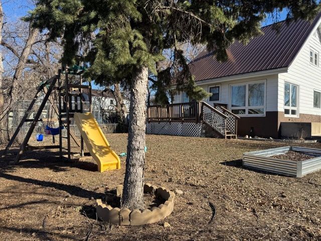 209 8th Ave SE, Minot, ND 58701