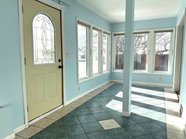 209 8th Ave SE, Minot, ND 58701